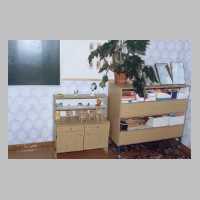 111-1242 November 2003, Kindergarten Wehlau. Ueberall Buecher und Spielsachen.JPG